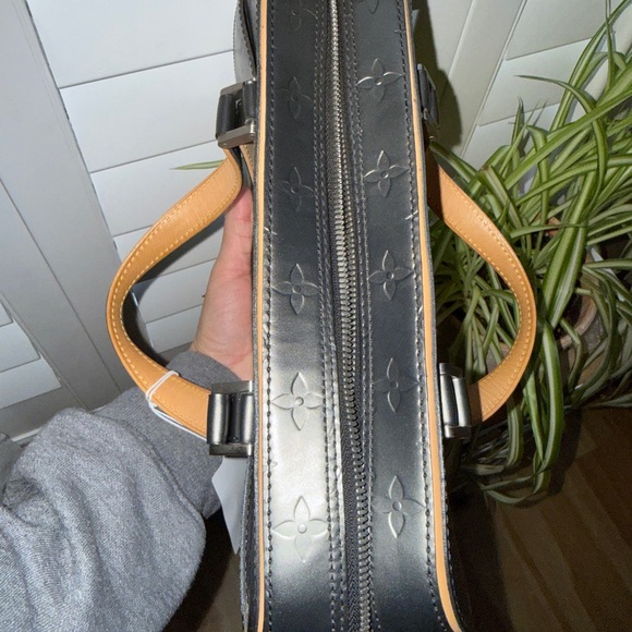 Louis Vuitton Mat Shelton   in Gray Monogram Glace - Picture 8 of 16